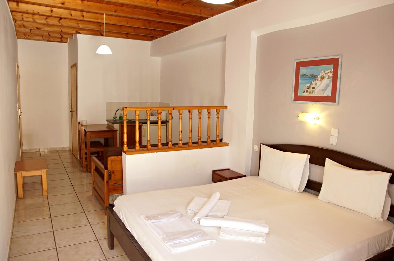 Hotel Madares à Loutró Extérieur photo