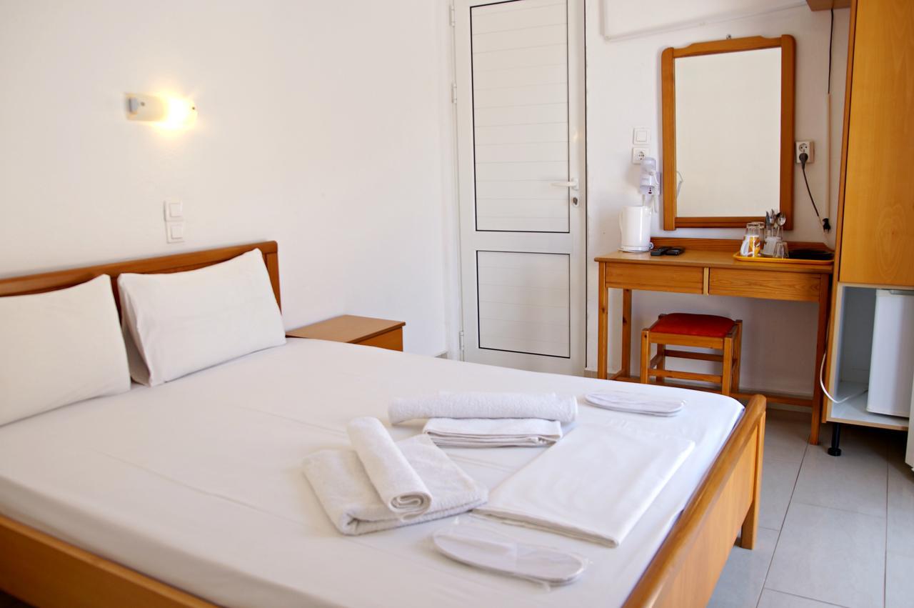 Hotel Madares à Loutró Extérieur photo