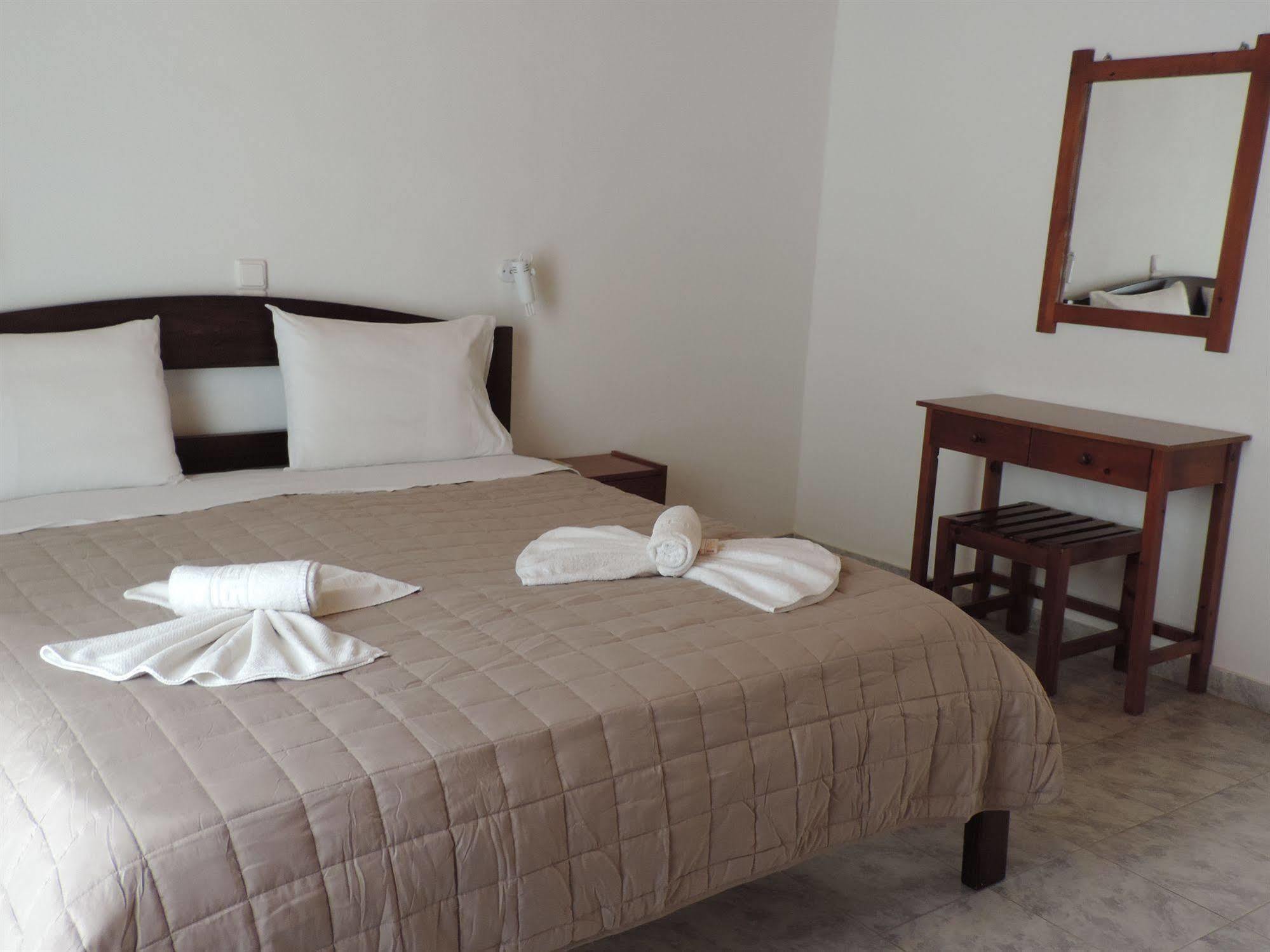 Hotel Madares à Loutró Extérieur photo