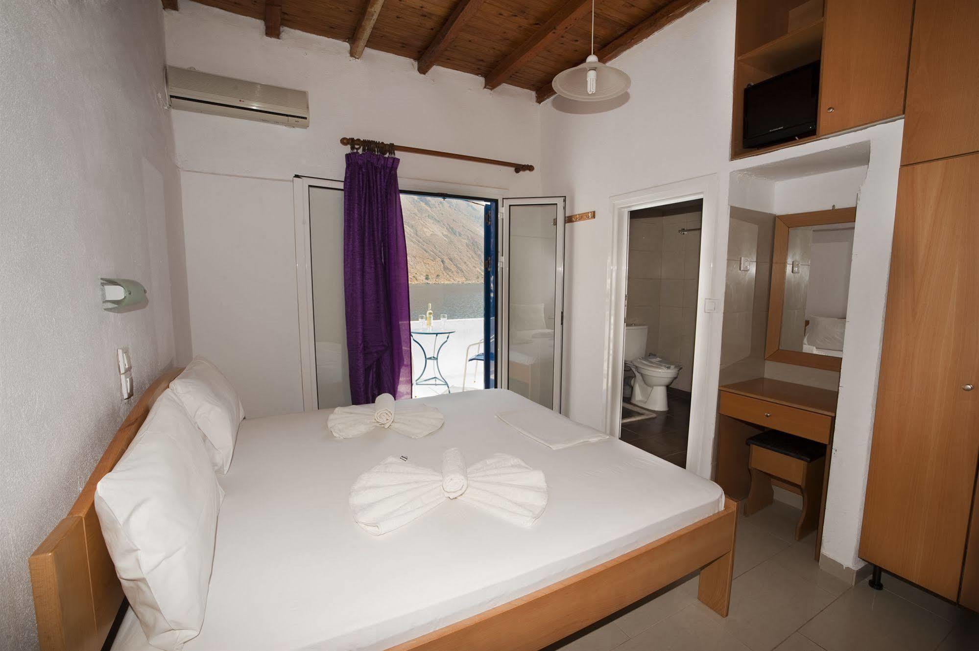 Hotel Madares à Loutró Extérieur photo